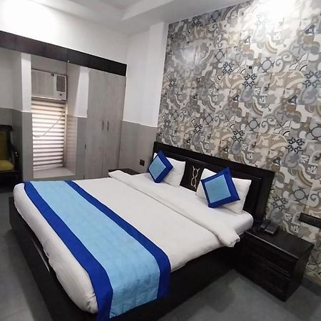 Hotel Crystal Palace New Delhi Ngoại thất bức ảnh