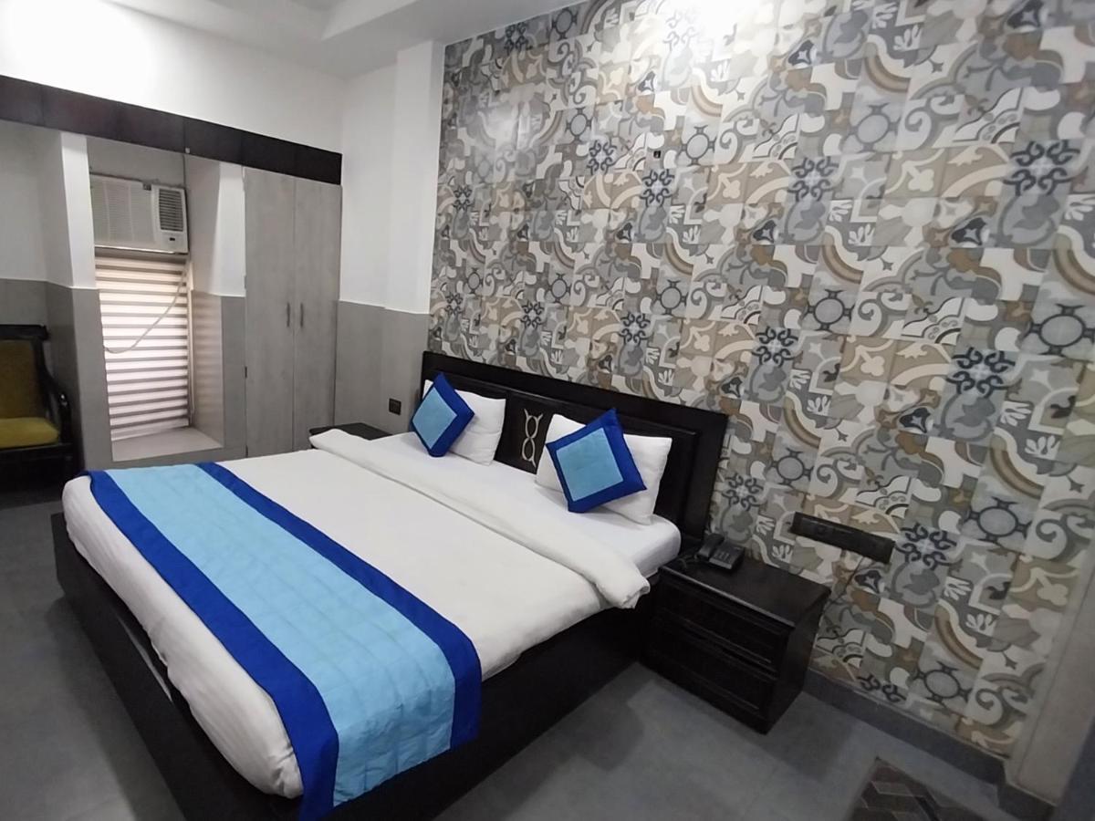 Hotel Crystal Palace New Delhi Ngoại thất bức ảnh